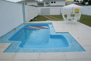 Fotos_de_modelos_de_piscinas_residenciais_18