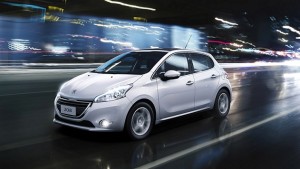 Fotos_e_informacoes_Peugeot_208_2015