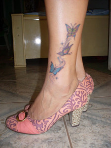 Tatuagem_feminina_na_perna_Fotos_12