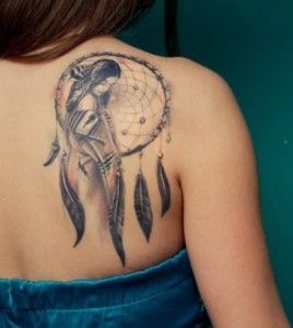 Fotos e ideias Tatuagem Feminina nas Costas 11