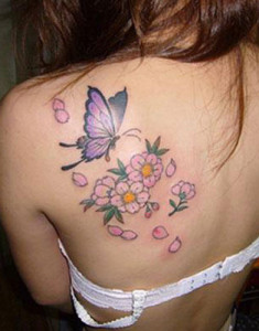 Fotos e ideias Tatuagem Feminina nas Costas 14