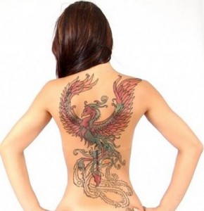 Fotos e ideias Tatuagem Feminina nas Costas 4