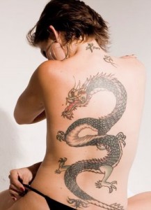 Fotos e ideias Tatuagem Feminina nas Costas 5