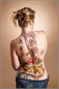 Fotos e ideias Tatuagem Feminina nas Costas 6