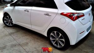 hb20 com rodas esportivas aro 17