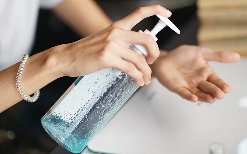 como fazer álcool em gel caseiro